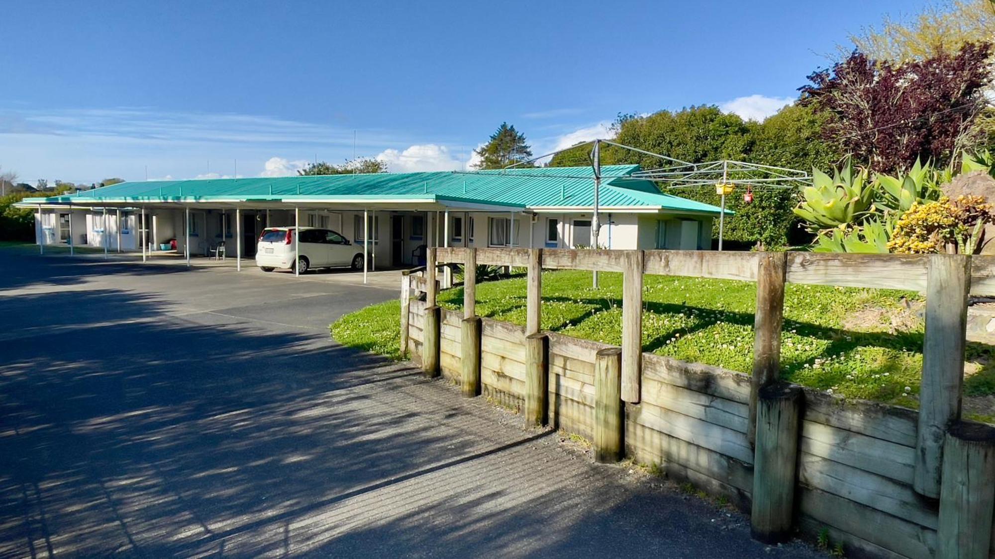 Waiuku Motel Экстерьер фото