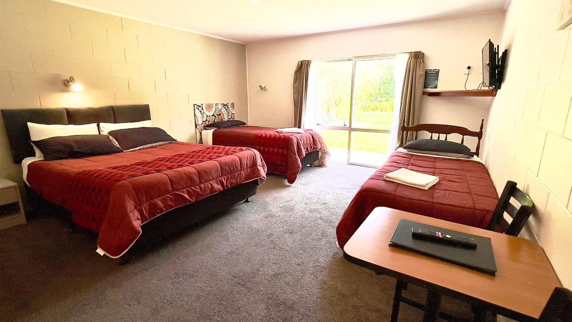 Waiuku Motel Экстерьер фото