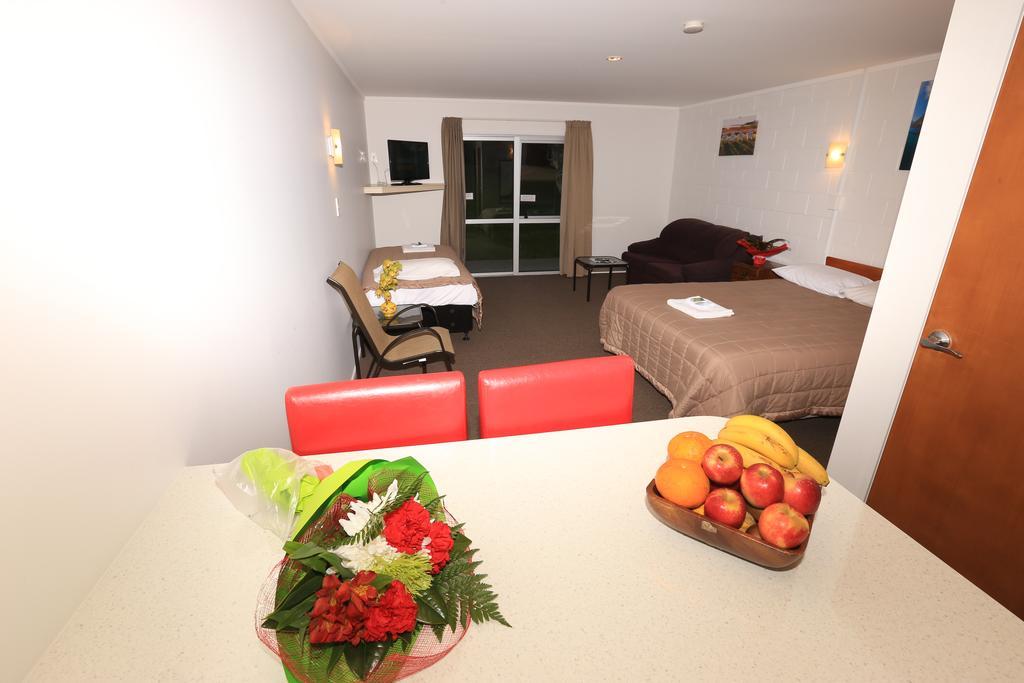 Waiuku Motel Экстерьер фото